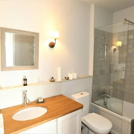 In Gordes, Facing The Entire Luberon Park A Beautiful 5 Bedrooms House Gordes