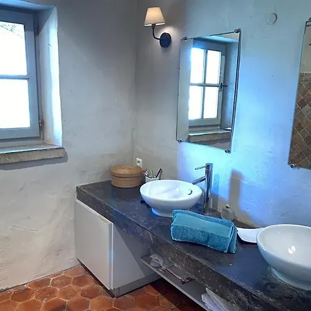 In Gordes, Facing The Entire Luberon Park A Beautiful 5 Bedrooms House Holiday home