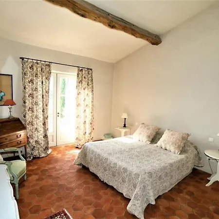In Gordes, Facing The Entire Luberon Park A Beautiful 5 Bedrooms House *
