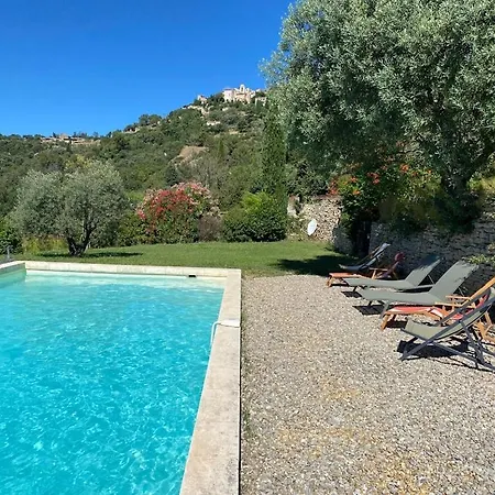 In Gordes, Facing The Entire Luberon Park A Beautiful 5 Bedrooms House Gordes